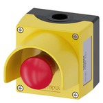 3SU1851-0ND00-2AC2 (3SU18510ND002AC2, 3SU1851-ONDOO-2AC2, 3SU1851ONDOO2AC2) ПОСТ УПРАВЛЕНИЯ, 22MM, С КРУГЛЫМ ВЫРЕЗОМ, МАТЕРИАЛ КОРПУСА - МЕТАЛЛ, КРЫШКА КОРПУСА - ЖЁЛТАЯ, С ЗАЩИТНЫМ КОЗЫРЬКОМ, 1 ТОЧКА УПРАВЛЕНИЯ, МЕТАЛЛ, A=КРАСНАЯ АВАРИЙНАЯ ГРИБОВИДНАЯ КНОПКА, 40MM, ДЕБЛОКИРОВКА ПОВОРОТОМ, 1НО, 1НЗ, 1НЗ, ВИНТОВЫЕ КЛЕММЫ, МОНТАЖ КОНТАКТНЫХ МОДУЛЕЙ - НА ОСНОВАНИИ КОРПУСА, TOP AND BOTTOM 1 X M20 EACH