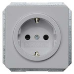 Купить 5UB1468 DELTA PROFIL СЕРЕБРЯНЫЙ РОЗЕТКА SCHUKO 10A DC/16А AC 250В C ЗАЩИТНЫМ КОНТАКТОМ C ЗАЩИТНЫМИ ШТОРКАМИ C БЕЗРЕЗЬБОВЫМИ КОНТАКТНЫМИ ЗАЖИМАМИ ЭЛ.-МЕХАНИЧ. ЧАСТЬ